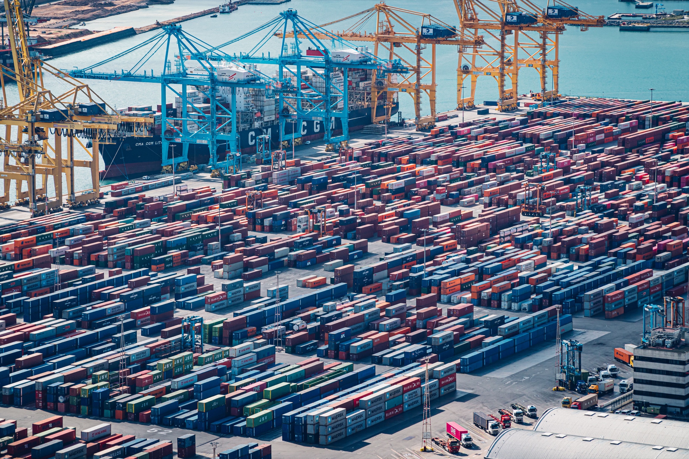 Container terminal representing international purchasing